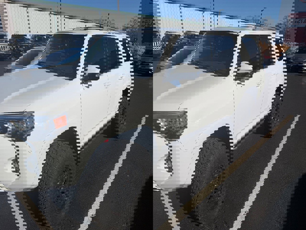 Used 2018 Toyota 4Runner SR5 Premium image 9