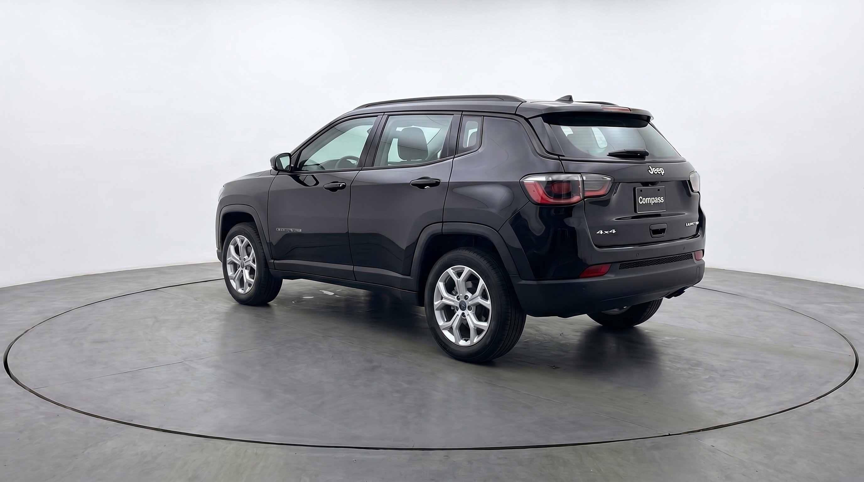 Used 2025 Jeep Compass Latitude AWD/4WD image 6