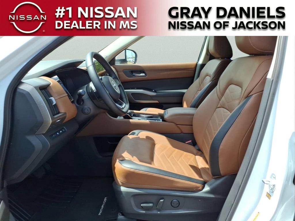 Certified 2025 Nissan Pathfinder Platinum w/ Cargo Package FWD image 23