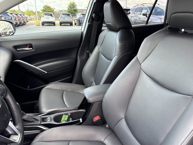 Used 2025 Toyota Corolla Cross XLE FWD image 5