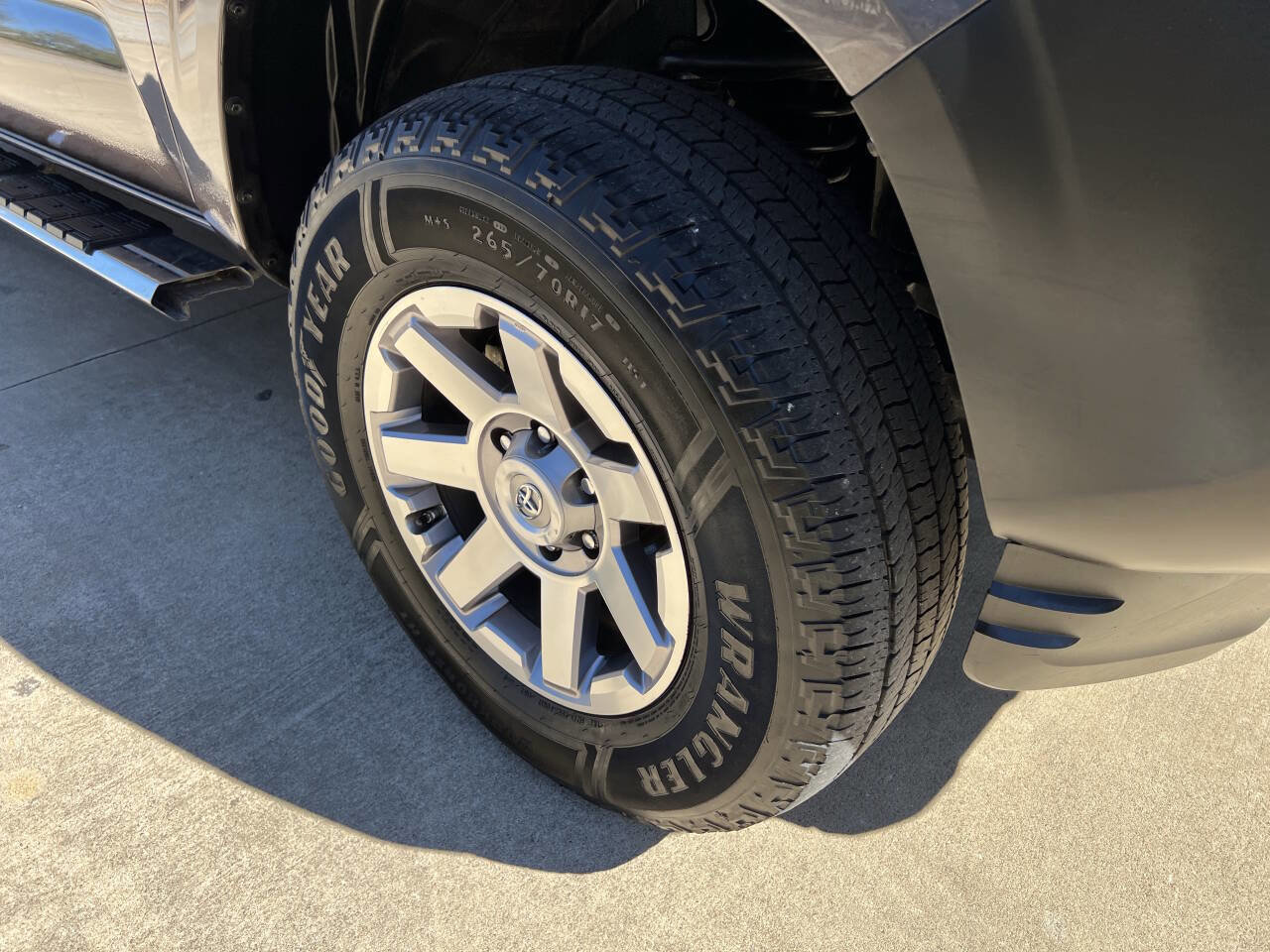 Used 2017 Toyota Tacoma SR image 36