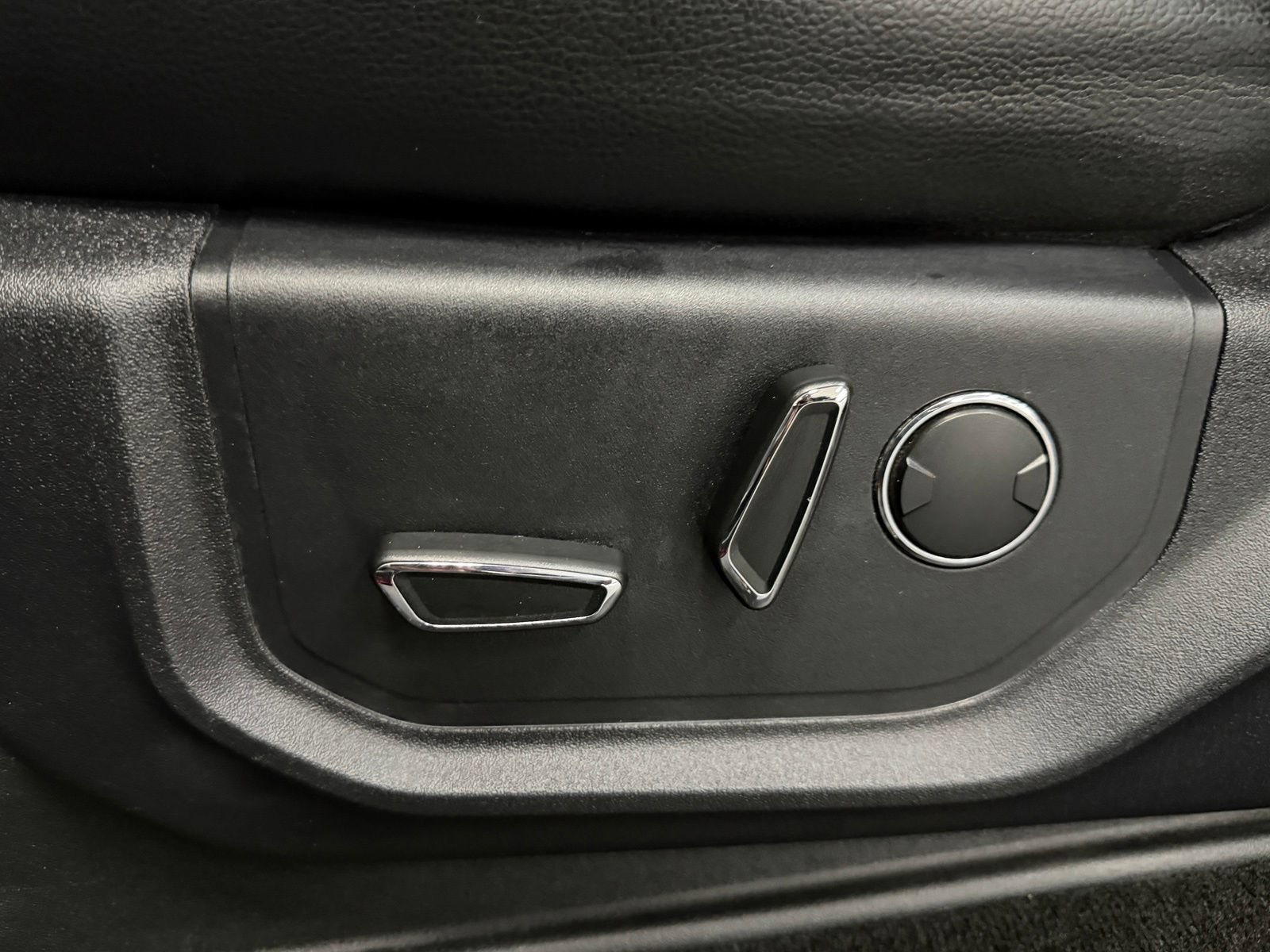 Used 2015 Ford F150 Lariat RWD image 23