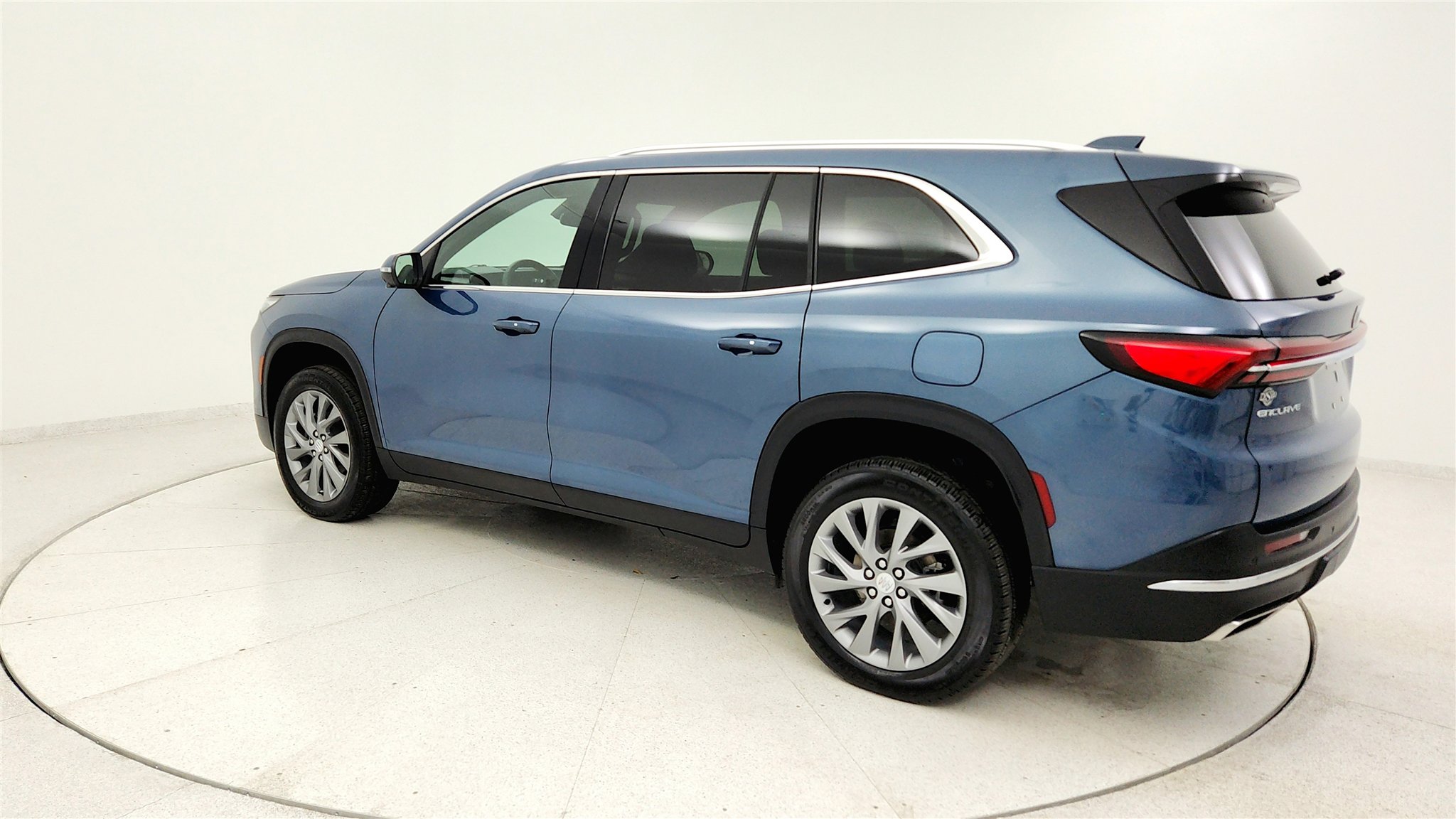 Used 2025 Buick Enclave Preferred image 2