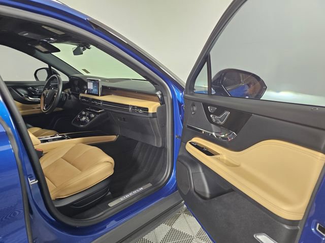 Used 2020 Lincoln Corsair Reserve w/ Equipment Group 202A image 13