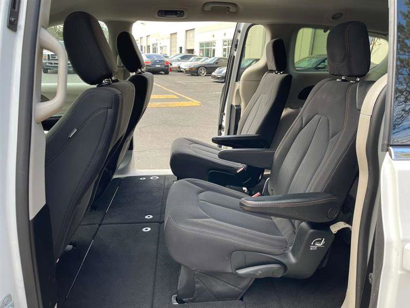 Used 2017 Chrysler Pacifica LX image 12