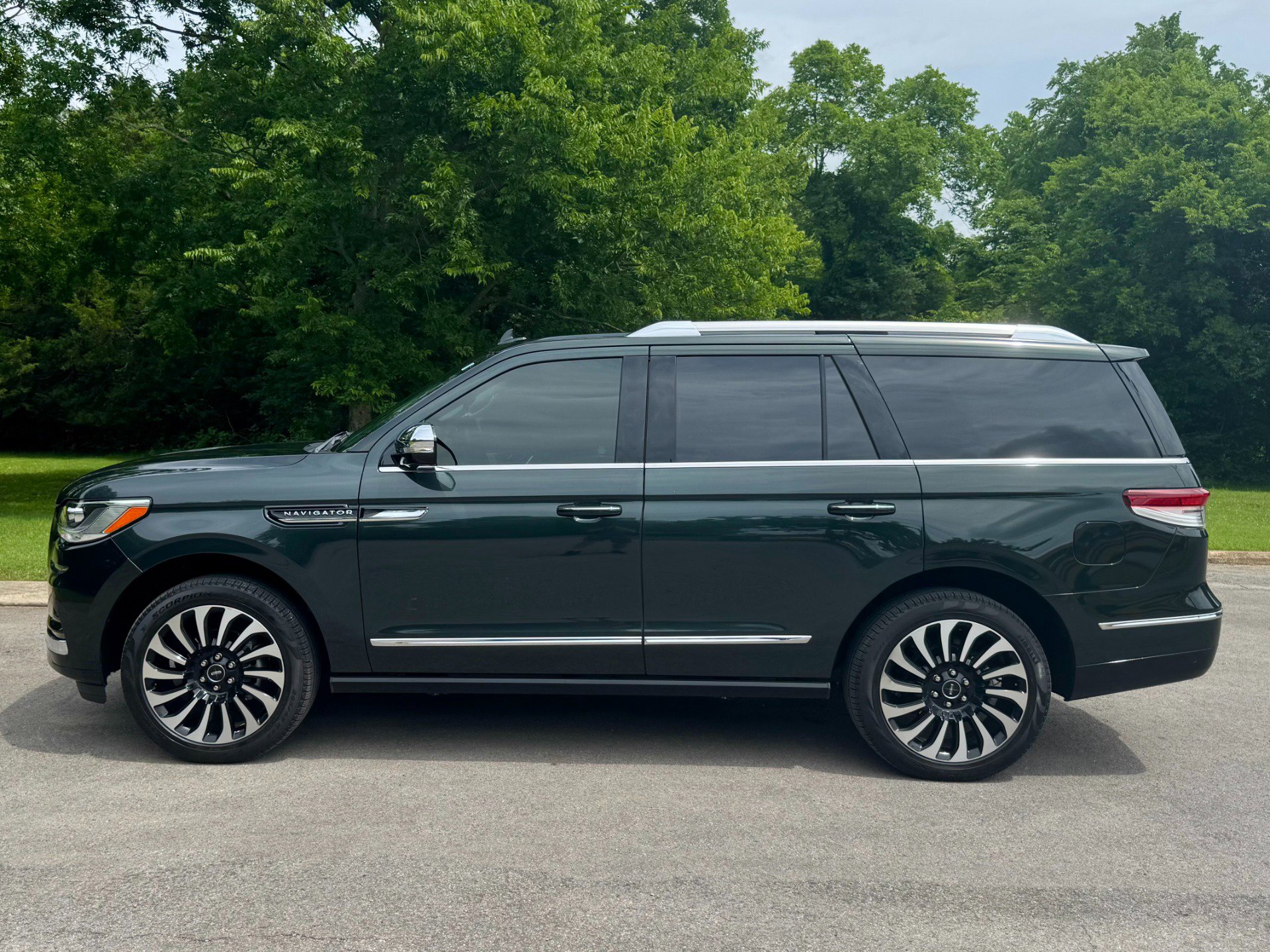 Used 2022 Lincoln Navigator Black Label image 8