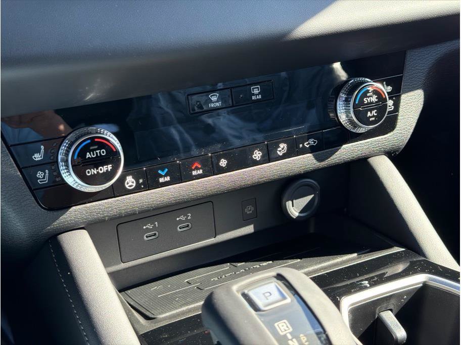 New 2026 Mitsubishi Outlander SEL FWD image 13