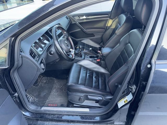 Used 2016 Volkswagen Golf S image 2