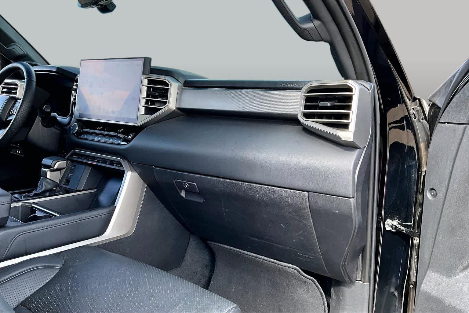 Used 2025 Toyota Tundra Limited AWD/4WD image 17