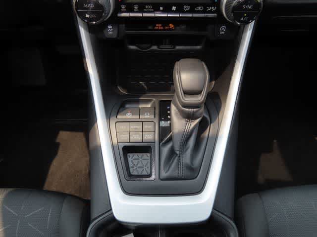 Used 2025 Toyota RAV4 XLE AWD/4WD image 21