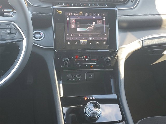 New 2025 Jeep Grand Cherokee L Altitude image 16