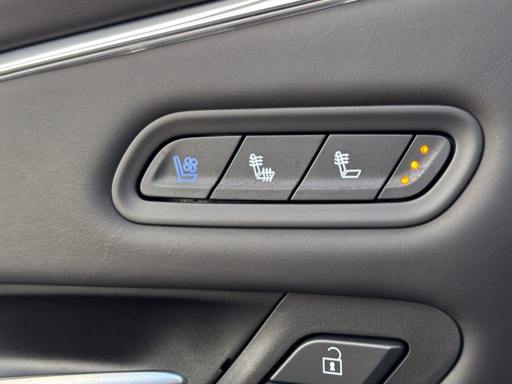 Used 2023 Cadillac Escalade Sport Platinum w/ LPO, ONYX Package image 17