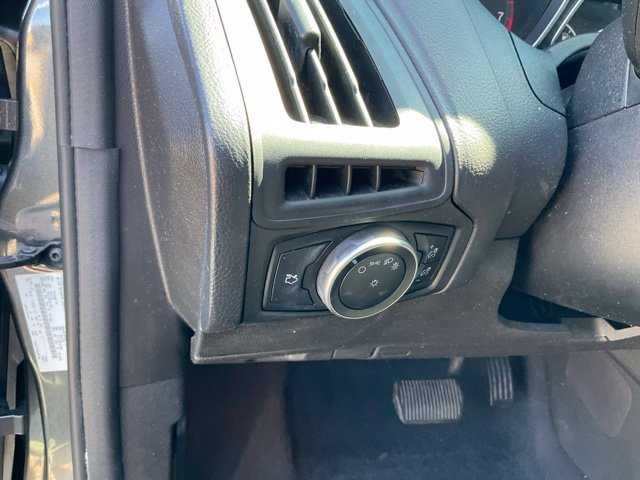 Used 2016 Ford Focus SE FWD image 8