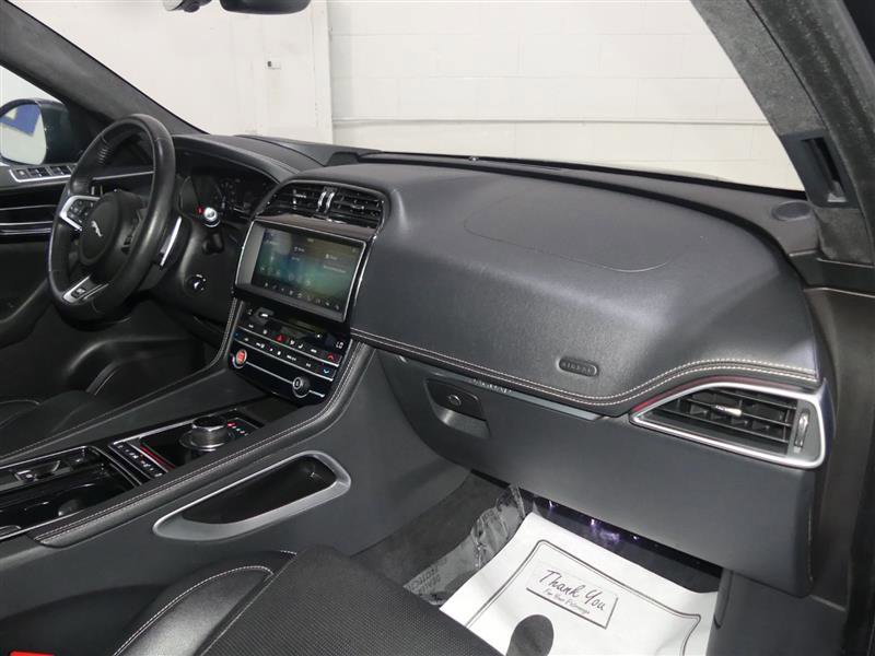 Used 2019 Jaguar F-PACE S image 25