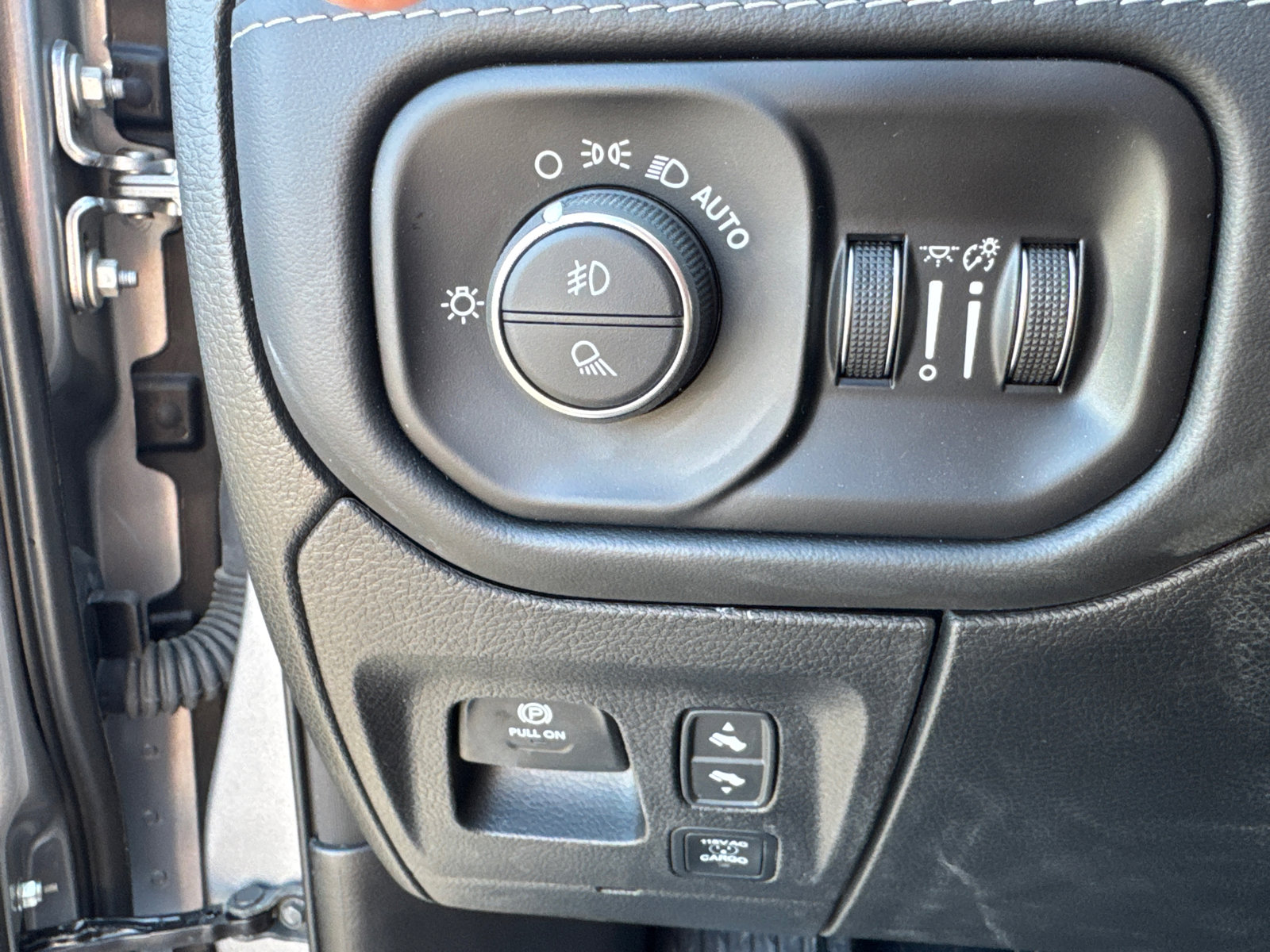 New 2025 RAM 1500 Limited AWD/4WD image 18
