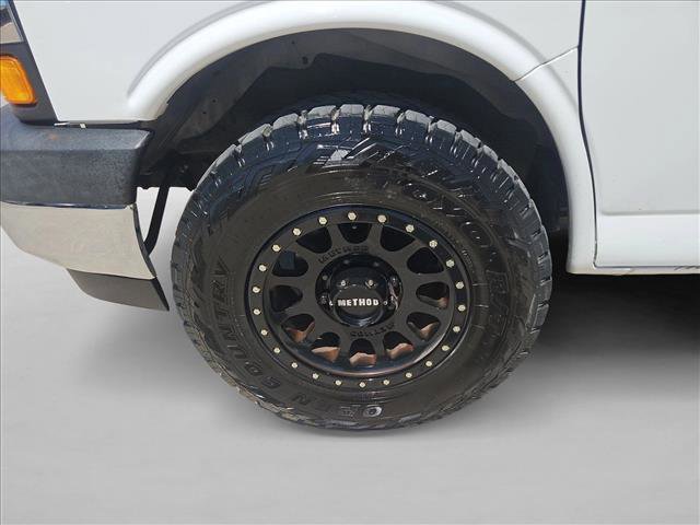 Used 2018 Chevrolet Express 2500 LT w/ LT Preferred Equipment Group RWD image 29