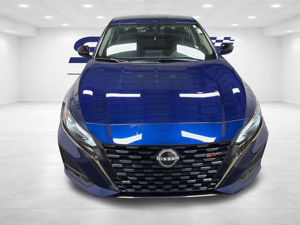 Used 2024 Nissan Altima 2.5 SR image 2