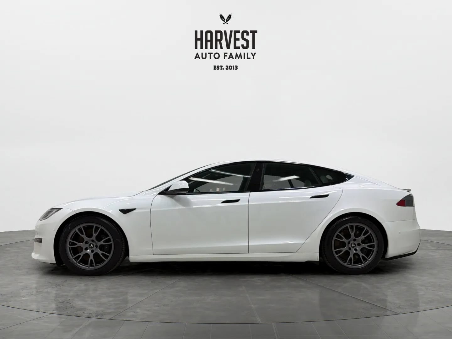 Used 2022 Tesla Model S Plaid AWD/4WD image 2