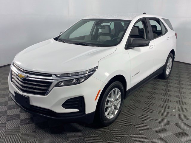 Used 2024 Chevrolet Equinox LS w/ Driver Confidence II Package AWD/4WD image 3