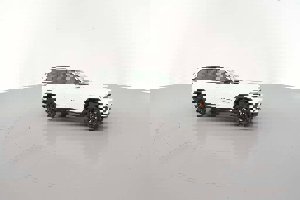 New 2025 Jeep Grand Cherokee Altitude image 15