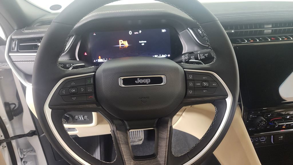 New 2025 Jeep Grand Cherokee Limited image 16