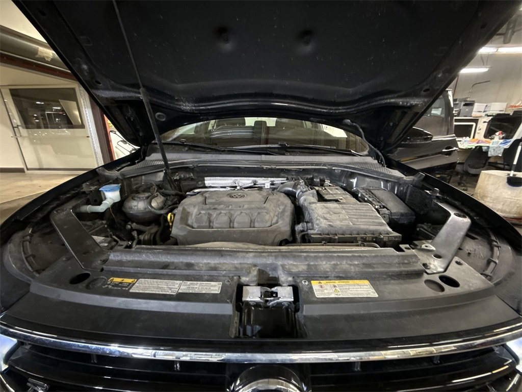 Used 2022 Volkswagen Tiguan SE R-Line image 18
