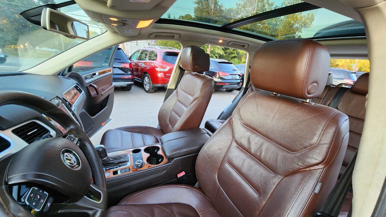 Used 2012 Volkswagen Touareg Executive image 27