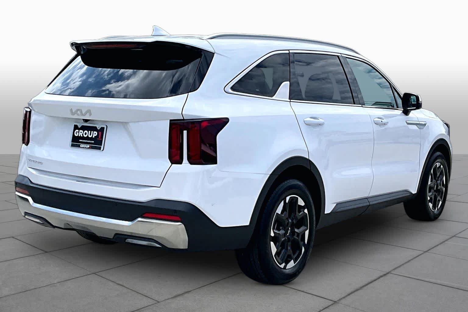 Certified 2024 Kia Sorento S FWD image 12