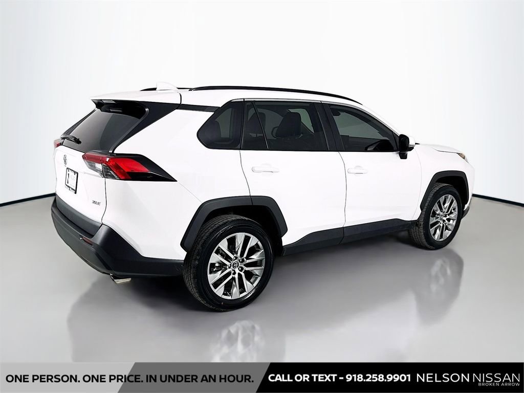 Used 2020 Toyota RAV4 XLE Premium image 5
