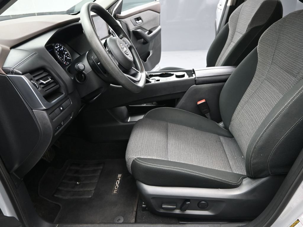 Used 2023 Nissan Rogue SV image 15