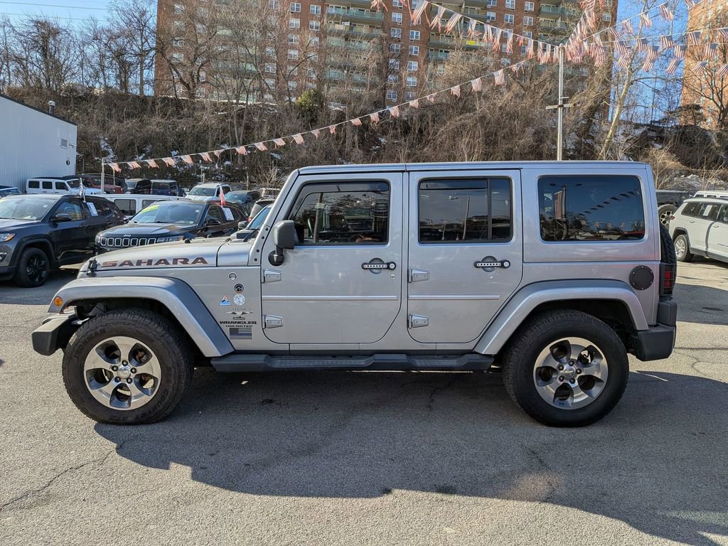 Used 2017 Jeep Wrangler Unlimited Sahara w/ Dual Top Group AWD/4WD image 9