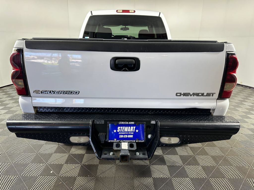 Used 2004 Chevrolet Silverado 2500 LS w/ Heavy-Duty Power Package RWD image 4