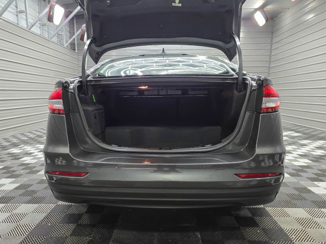 Used 2020 Ford Fusion SE FWD image 34