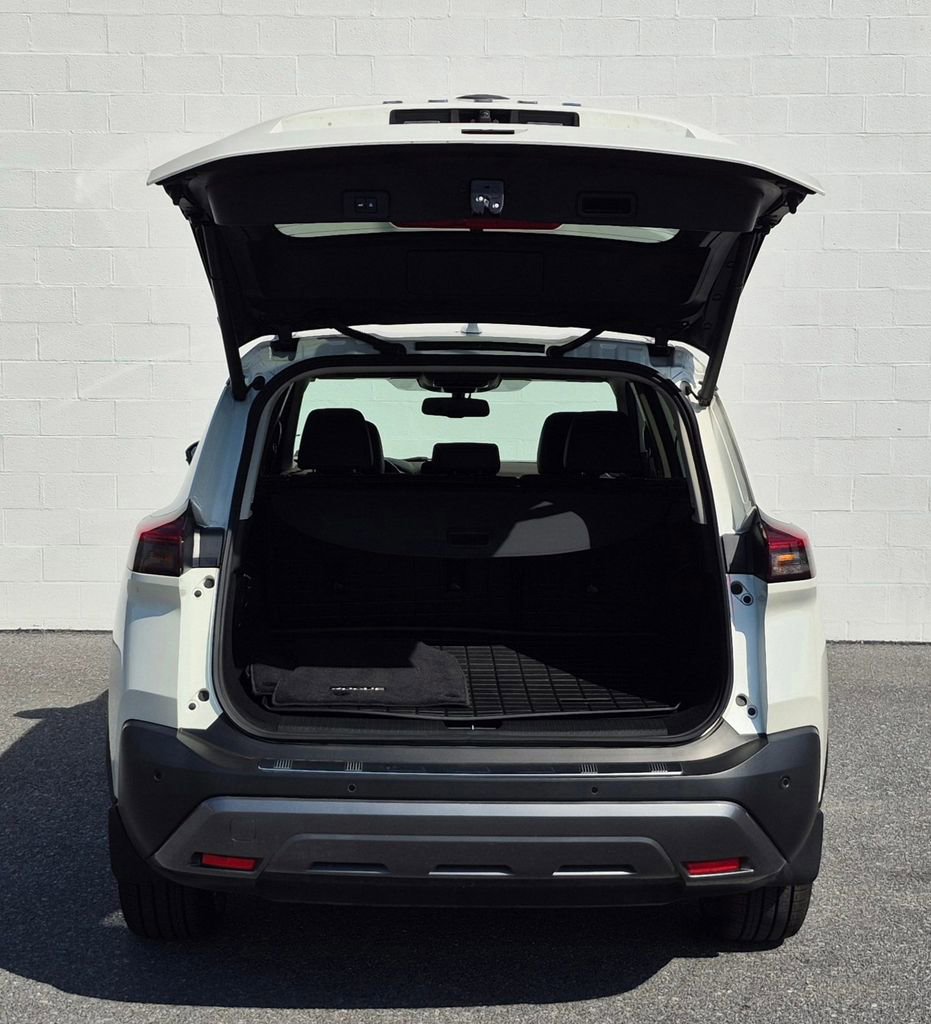 Used 2023 Nissan Rogue SL w/ SL Premium Package image 17
