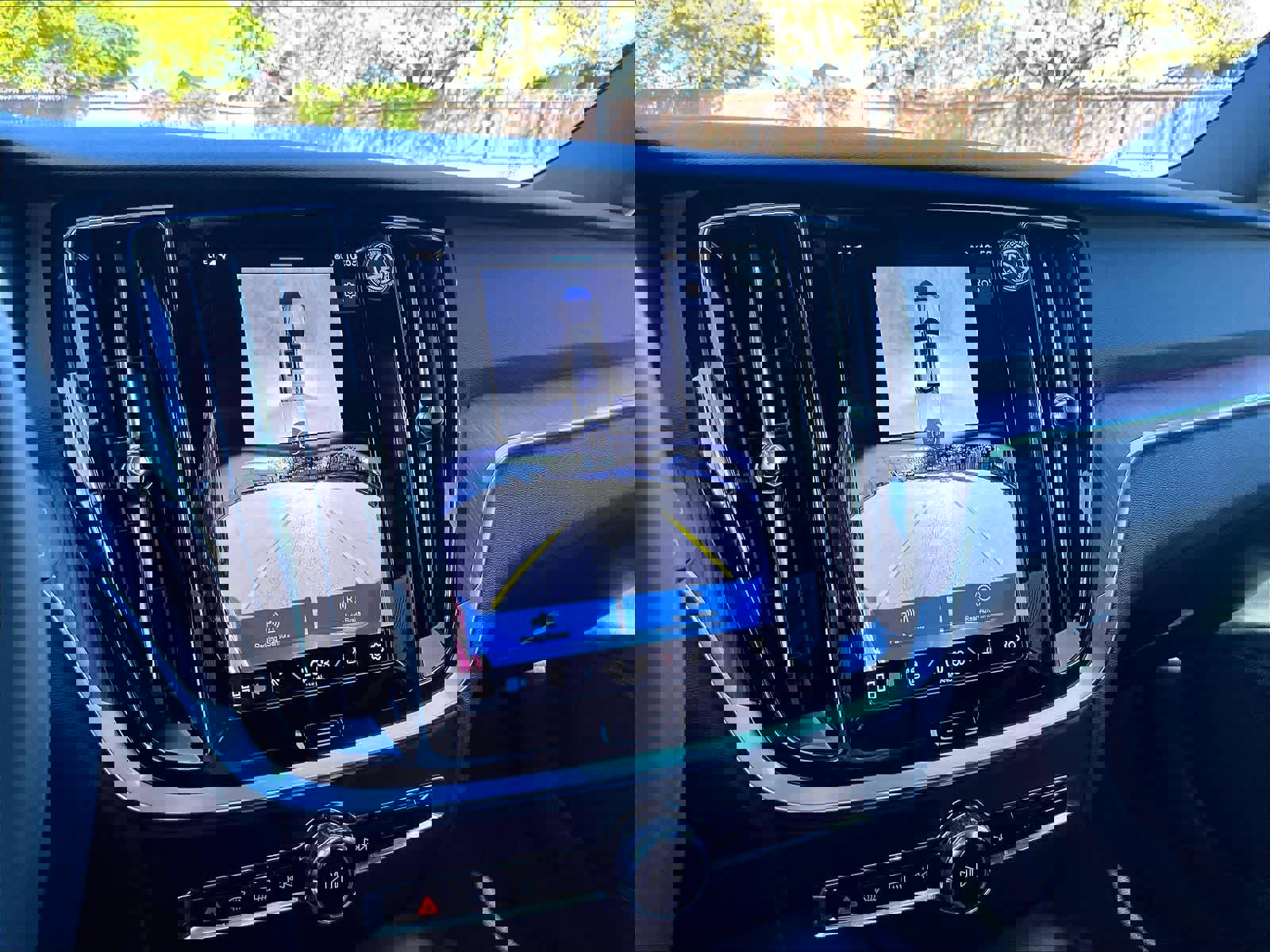 Used 2025 Volvo V60 B5 Cross Country Plus image 24