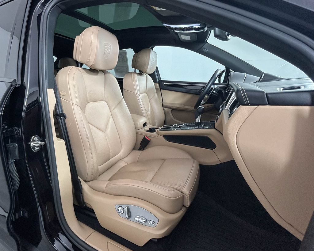 Certified 2020 Porsche Macan AWD/4WD image 23