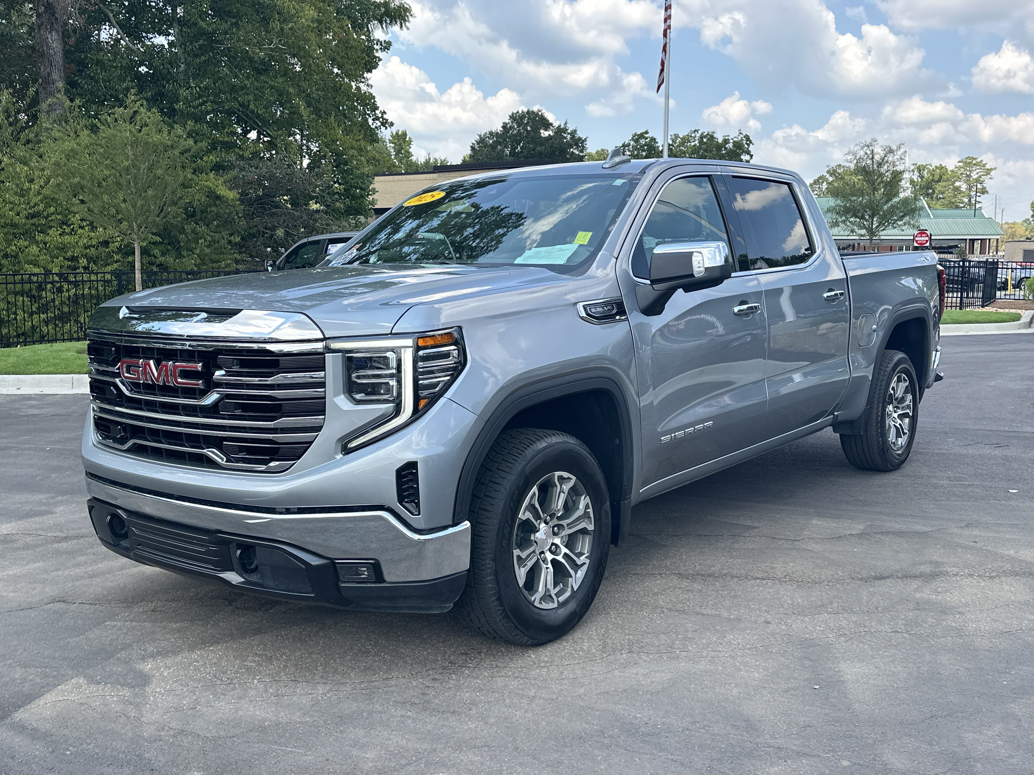 Used 2025 GMC Sierra 1500 SLT AWD/4WD image 4