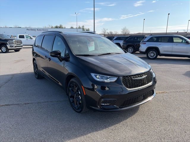 New 2026 Chrysler Pacifica Limited w/ S Appearance Package image 8