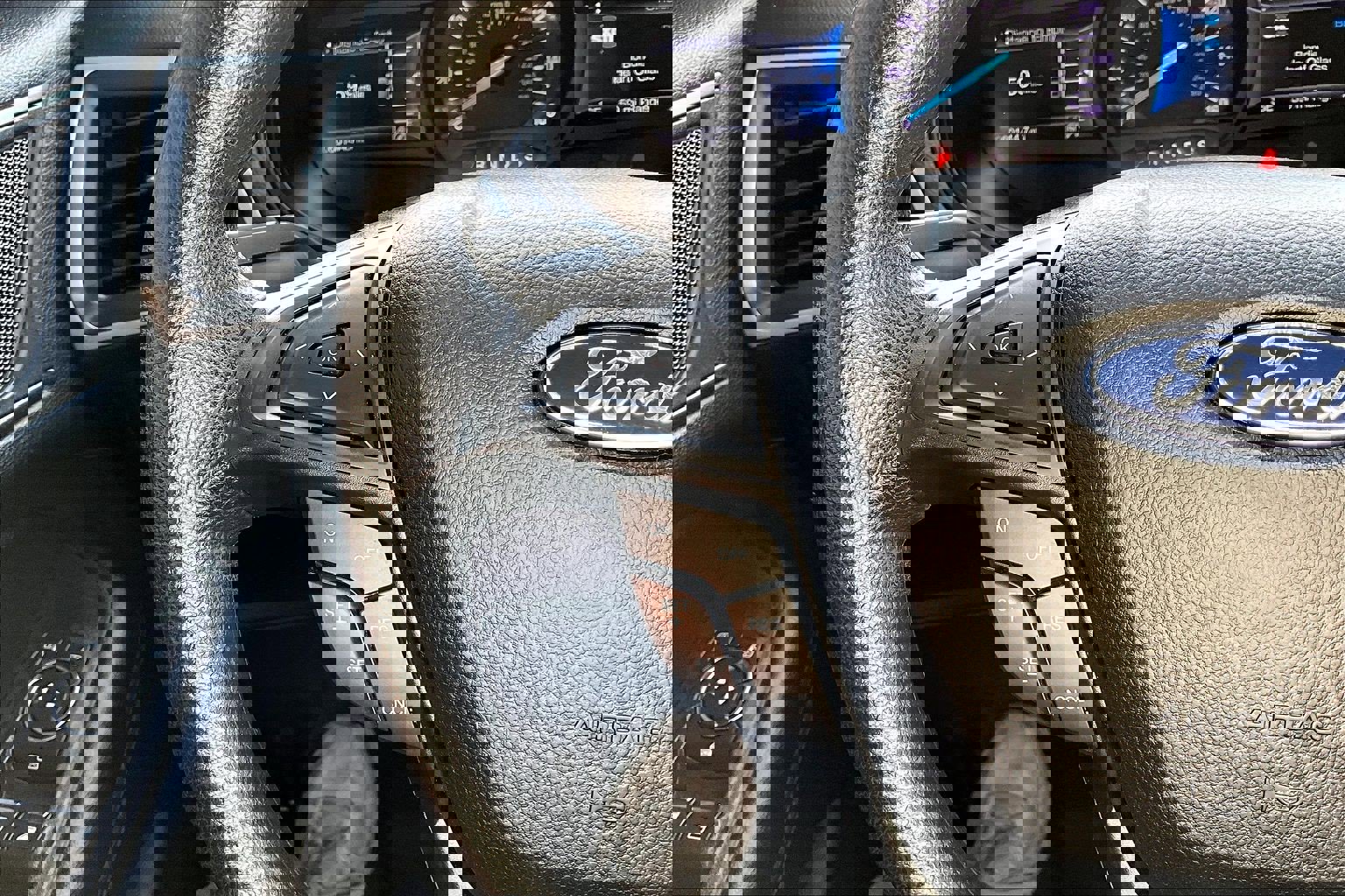 Used 2022 Ford Edge SE w/ Black Appearance Package image 22