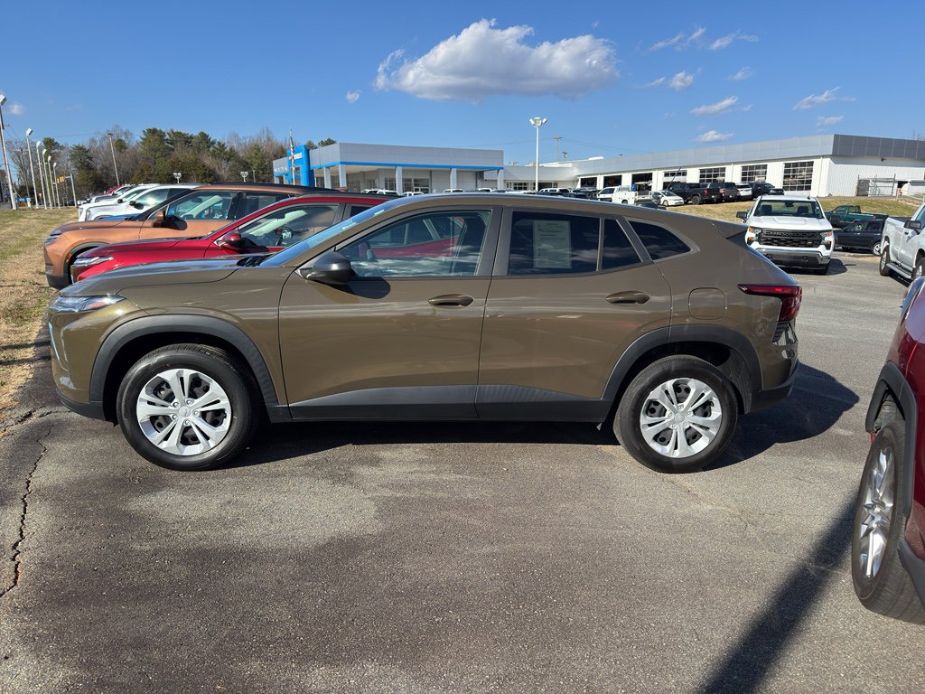 Used 2024 Chevrolet Trax LS image 3