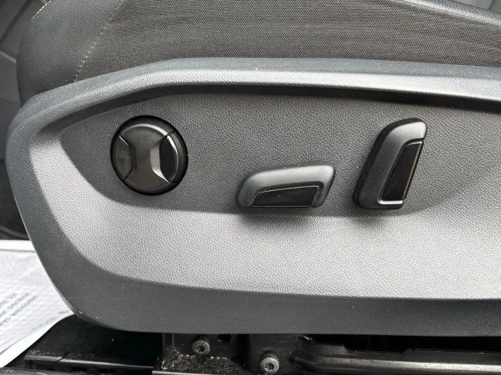 Used 2024 Volkswagen Tiguan SE R-Line image 21