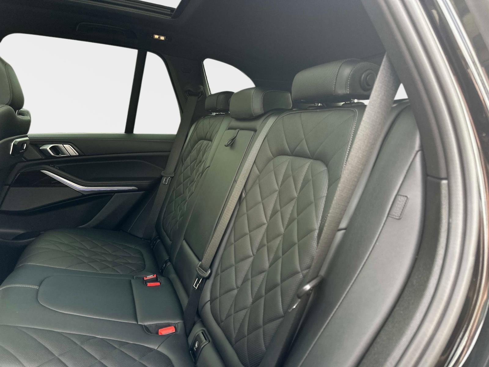 Used 2024 BMW X5 xDrive40i w/ Premium Package image 14