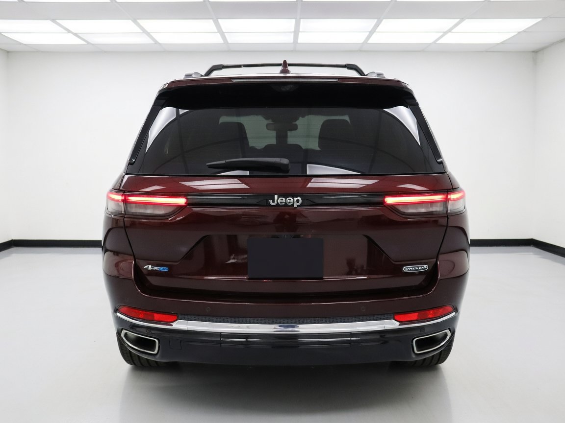 Used 2022 Jeep Grand Cherokee Overland w/ Luxury Tech Group IV AWD/4WD image 5