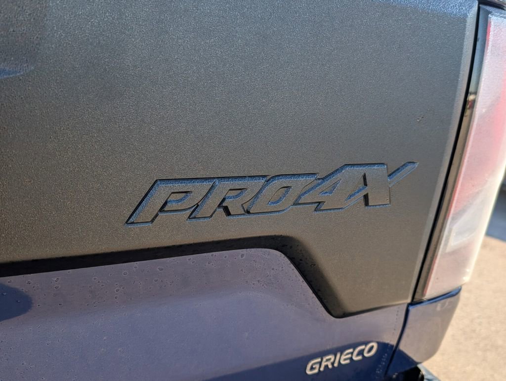 Used 2024 Nissan Titan PRO-4X w/ Pro-4x Convenience Package image 15