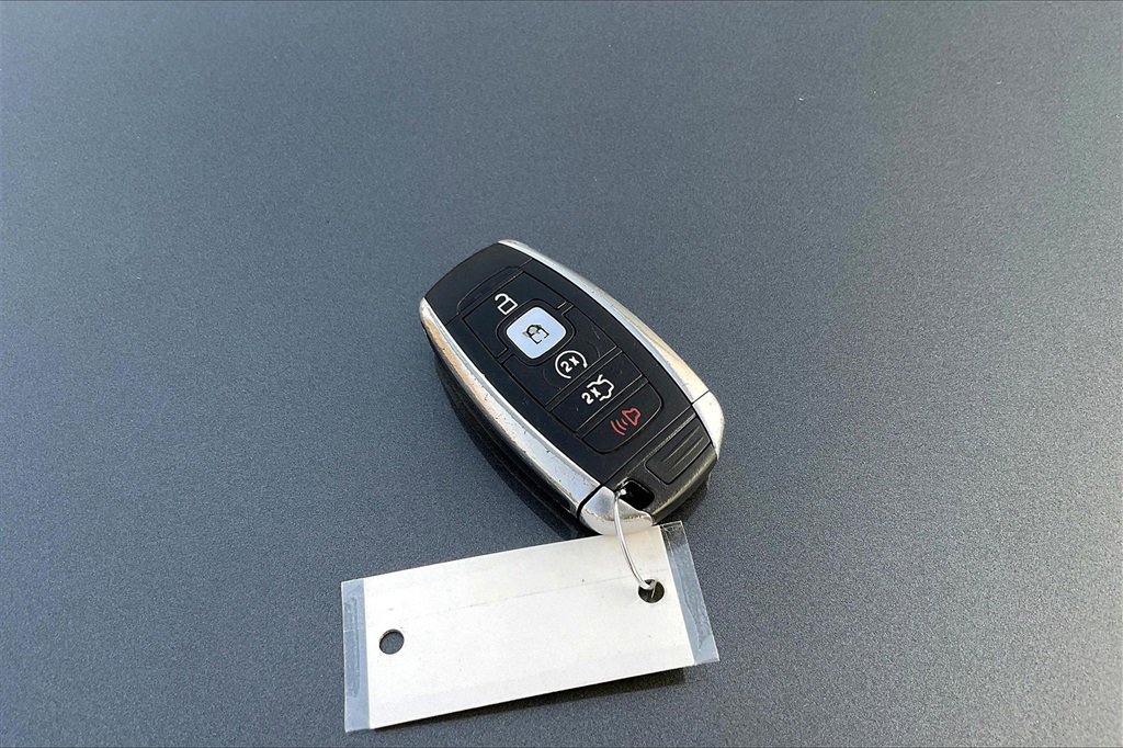 Used 2019 Lincoln Continental Premiere image 10