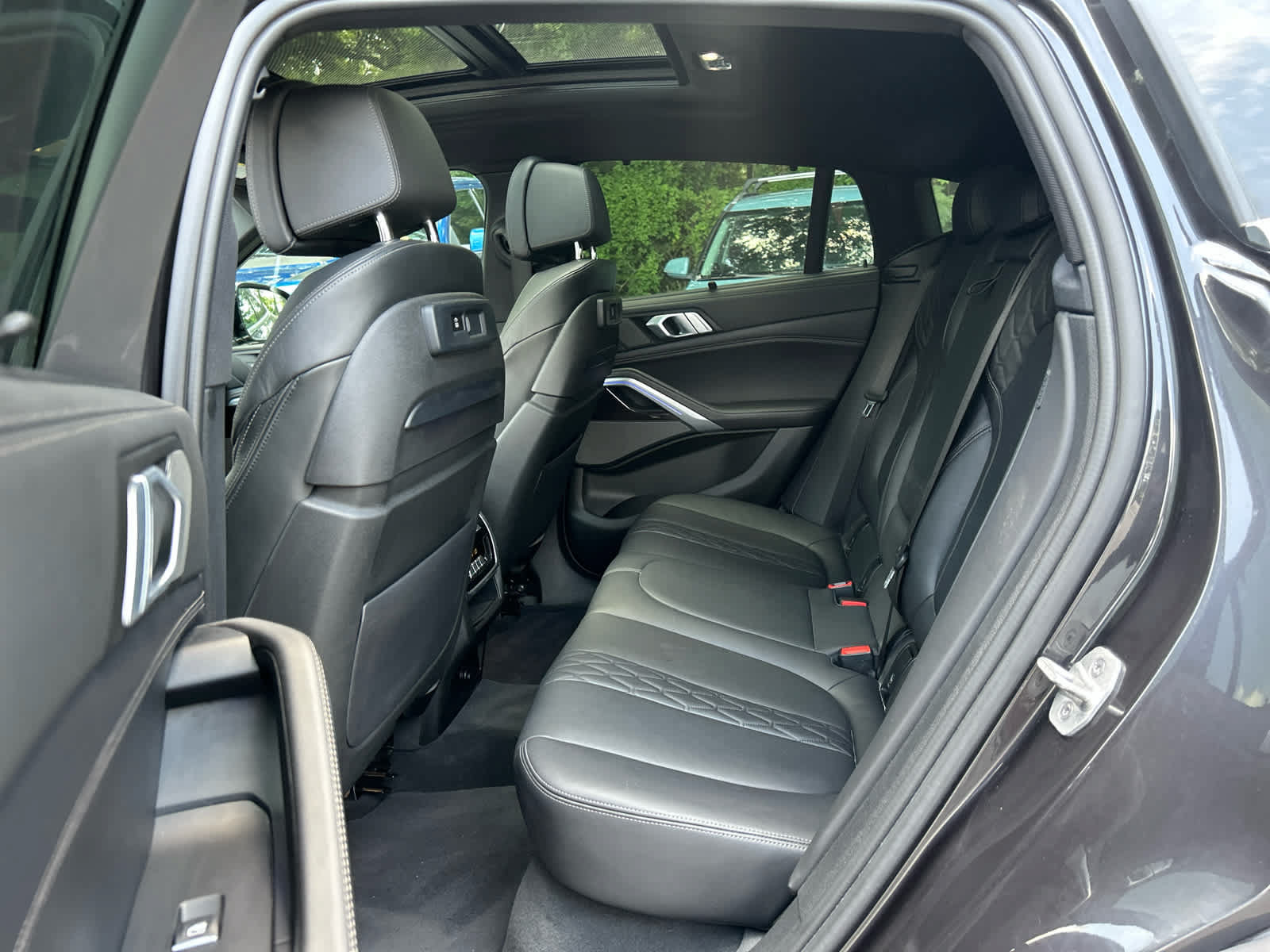 Used 2021 BMW X6 xDrive40i w/ Executive Package AWD/4WD image 8
