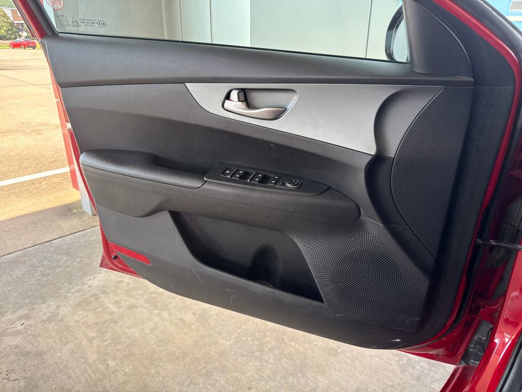 Used 2021 Kia Forte LXS FWD image 22
