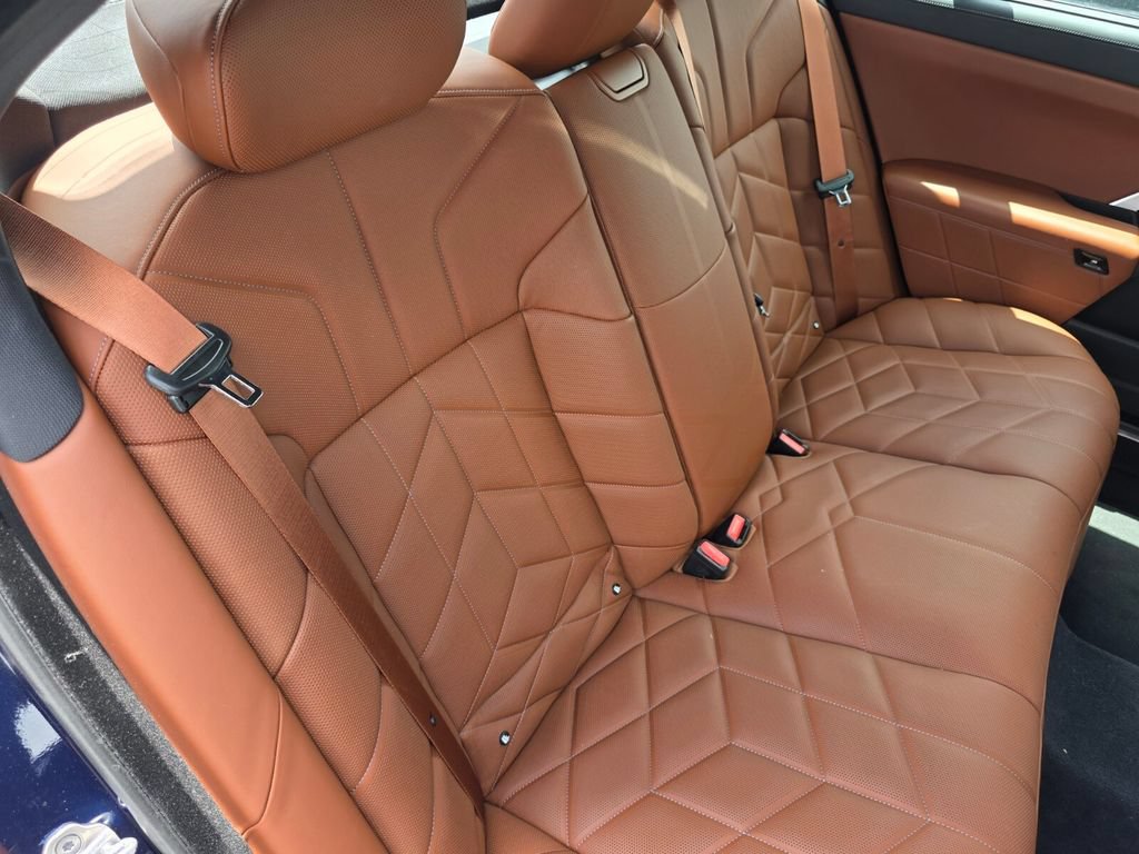 Certified 2023 BMW 760i xDrive AWD/4WD image 21
