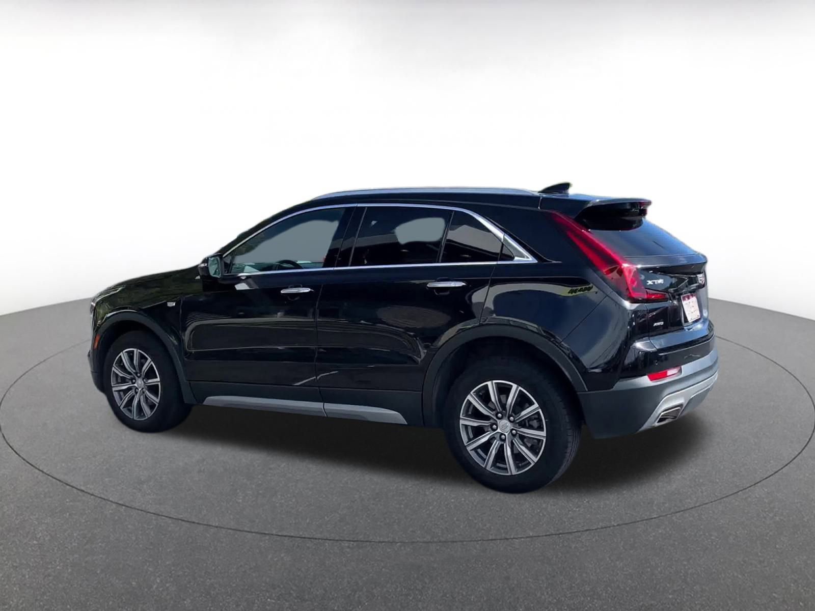 Used 2023 Cadillac XT4 Premium Luxury w/ Cold Weather Package image 10