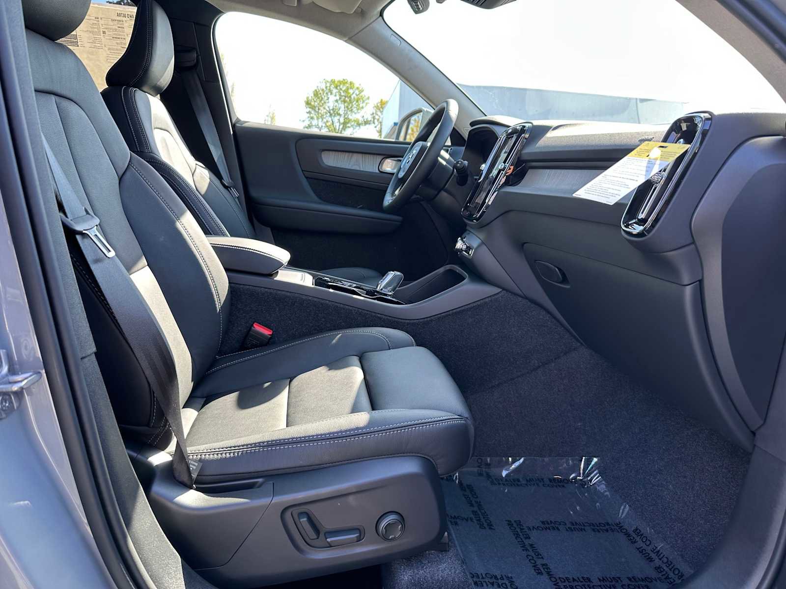 New 2025 Volvo XC40 B5 Ultra w/ Climate Package image 9